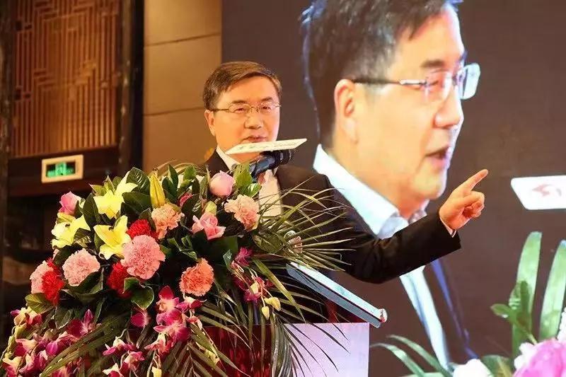 海关总署综合统计司副巡视员经济学博士  黄国华先生