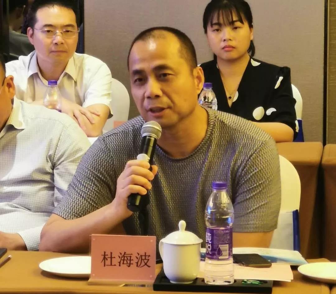 金锠广场董事长陈金洪表示佛山不锈钢行业,应该抱团一起,去阳江形成一